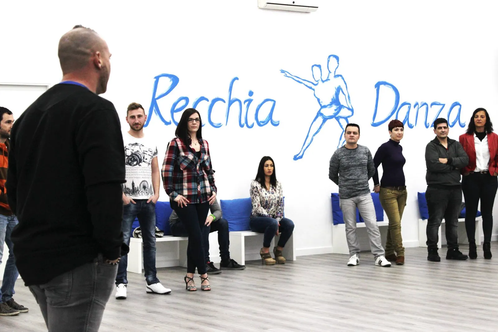 Alumnos en una clase de RecchiaDanza en Reus